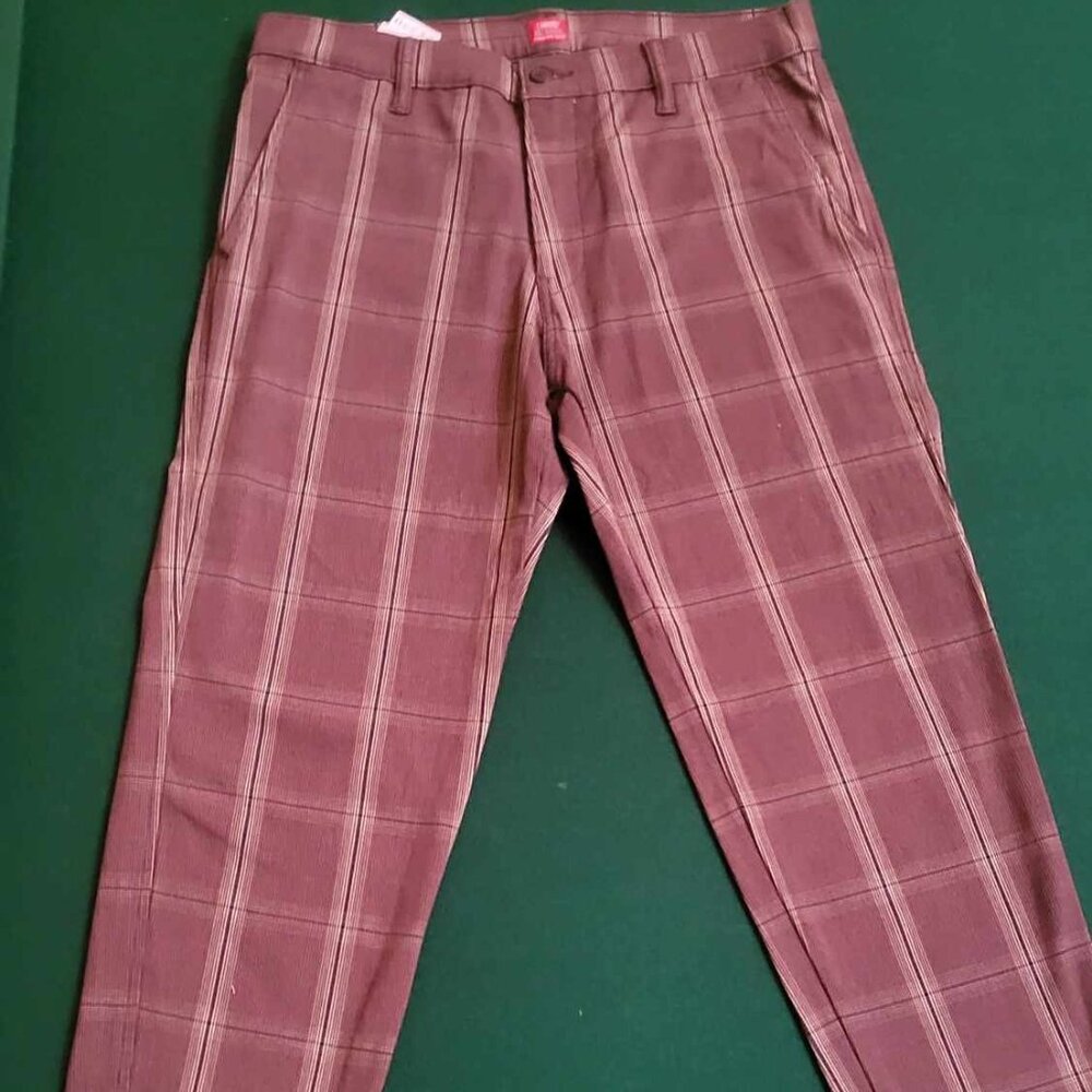 Men's Levi Plaid XX Chino. Size 34x30